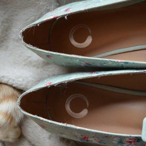 Journee Collection Karissa Flats size 9.5 Green Floral
